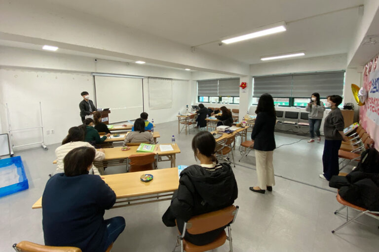 신삼마을 골목기록가 양성과정 교육 장면