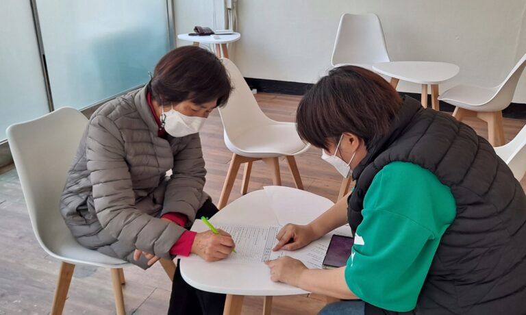 김영옥 님(좌측) 인터뷰 장면-2