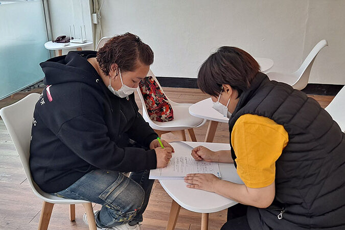 박은미 님(좌측) 인터뷰 장면