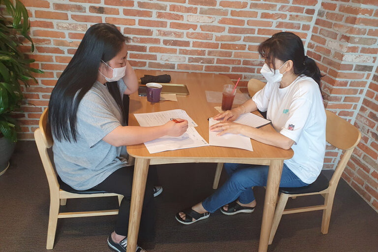 질문에 답변을 하고 계시는 최영주 선생님