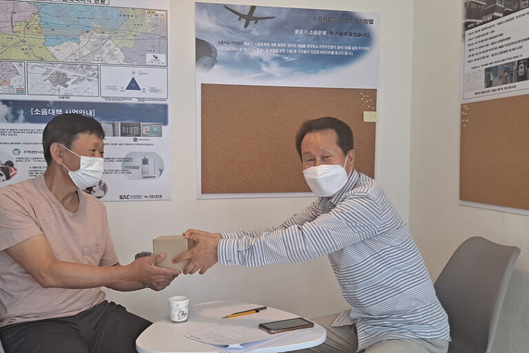 정규봉 선생님 면담 기념품 전달