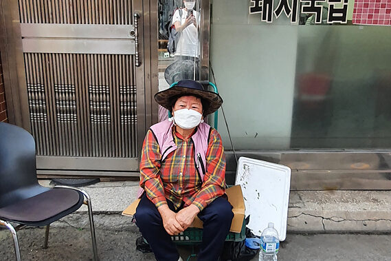 장사를 하고 계시는 양달순 선생님